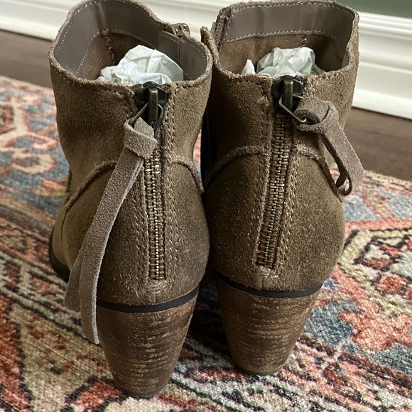 Steve Madden unworn Milaan Brown Seude Booties Sz 8 - Picture 11 of 12